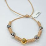 PULSO TEJIDO CON 5 BALINES DE ORO 18K CON 6 NUDOS EN HILO BEIGE