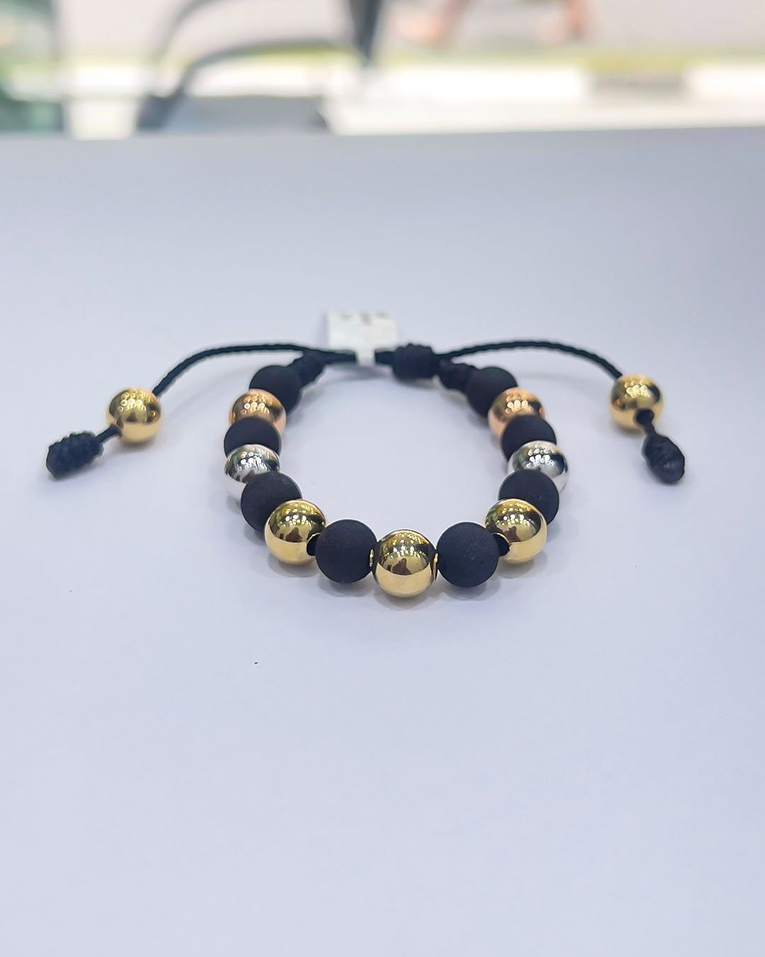 1514652.jpg PULSO TEJIDO CON 9 BALINES DE ORO 18K CON BOLAS DE NEOPRENO EN HILO NEGRO - Image 1