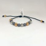 PULSO TEJIDO CON 8 BALINES DE ORO 18K CON BOLAS DE NEOPRENO EN HILO NEGRO