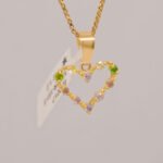 DIJE CORAZON CALADO PIEDRAS COLORES ORO 18K