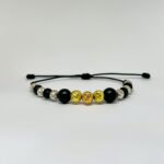 PULSO TEJIDO 9 BALINES DIAMANTADOS TRES ORO 18K CON BOLAS DE NEOPRENO EN HILO NEGRO