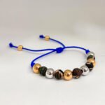 PULSO TEJIDO CON 8 BALINES DE ORO 18K CON BOLAS DE NEOPRENO EN HILO AZUL ELÉCTRICO