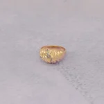 ANILLO PARA DAMA CURRUGADO PIEDRAS ORO 18K