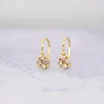 ARETES CORTOS FLOR PIEDRAS ORO 18K