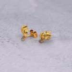 ARETES TOPOS CARACOL PIEDRA ORO 18K