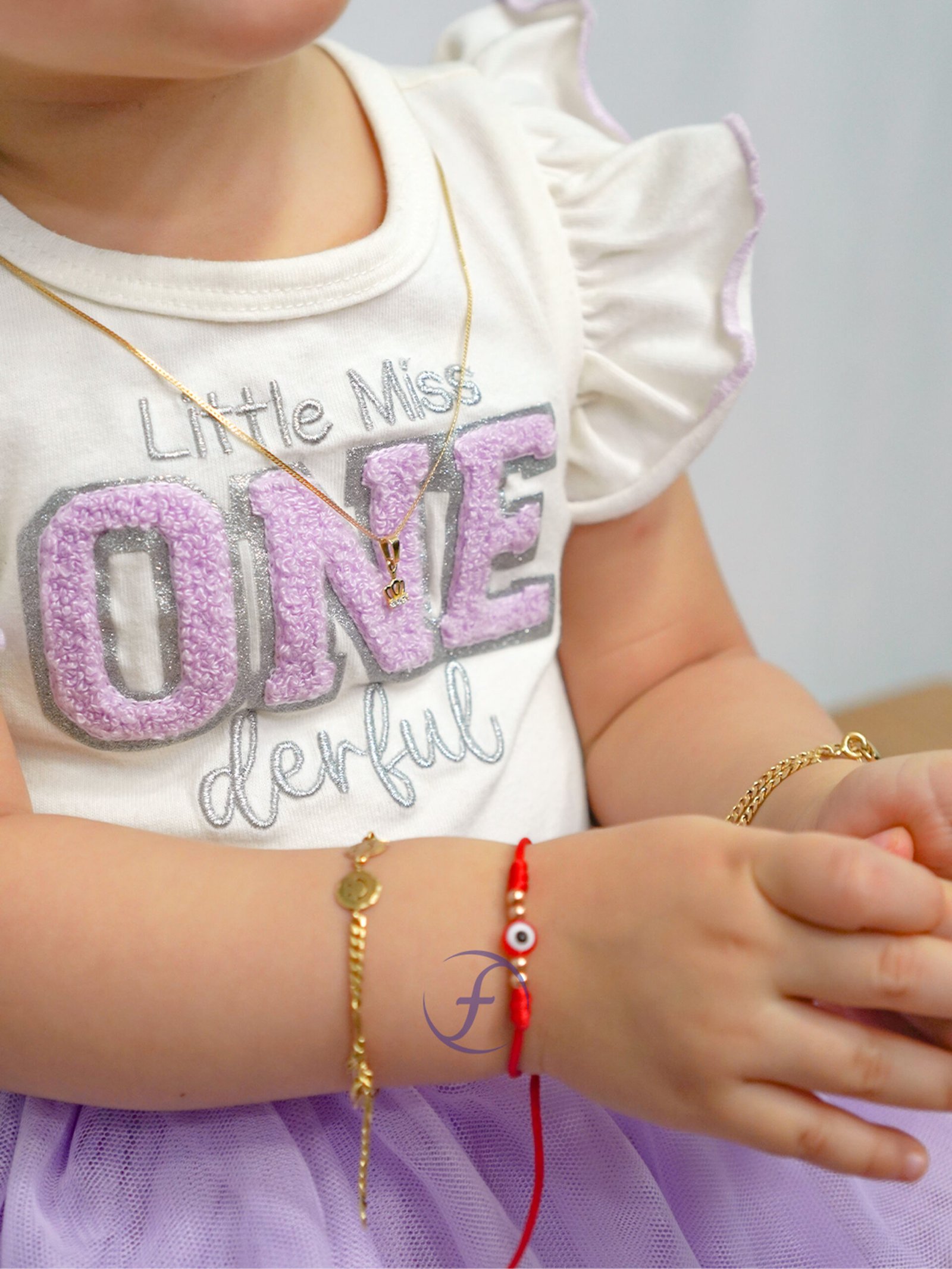 Joyas para bebes Oro para bebes, Orofino, colección para bebes, Ecuador, niñas, aretes, anillos, pulseras, hilos rojos