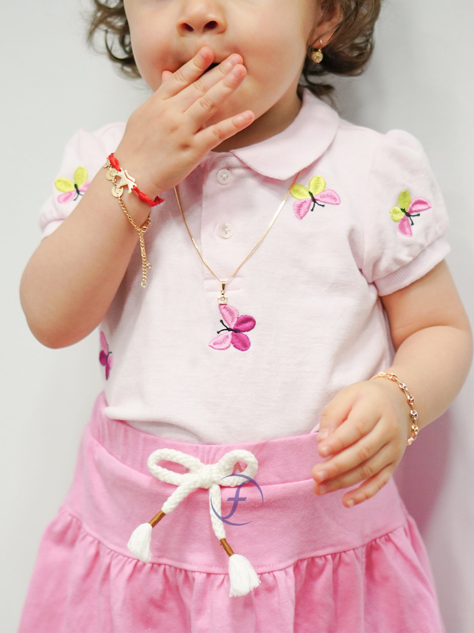 Joyas para bebes Oro para bebes, Orofino, colección para bebes, Ecuador, niñas, aretes, anillos, pulseras, hilos rojos