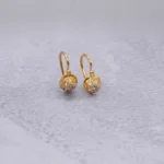 ARETES CORTOS MEDIA BOLA DE FUEGO ORO 18K