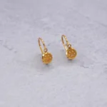 ARETES CORTOS CARA FELIZ ORO 18K