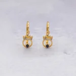 ARETES CORTOS CORONA CALADOS PIEDRAS ORO 18K