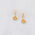 ARETES CORTOS FLOR PIEDRA ORO 18K