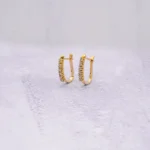 ARETES CORTOS REGLETA ORO 18K