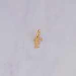 DIJE LETRA F CALDA LISA ORO 18K