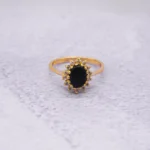 ANILLO PARA DAMA COLMENA PIEDRA ONIX ORO 18K