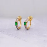 ARETES CORTOS PIEDRA VERDE CIERRE CATALAN ORO 18K