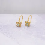 ARETES CORTOS MARIPOSA ORO 18K