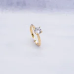 ANILLO COMPROMISO ZIRCONES 18K