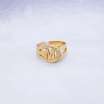 ANILLO DE GRADO LETRA M 18K