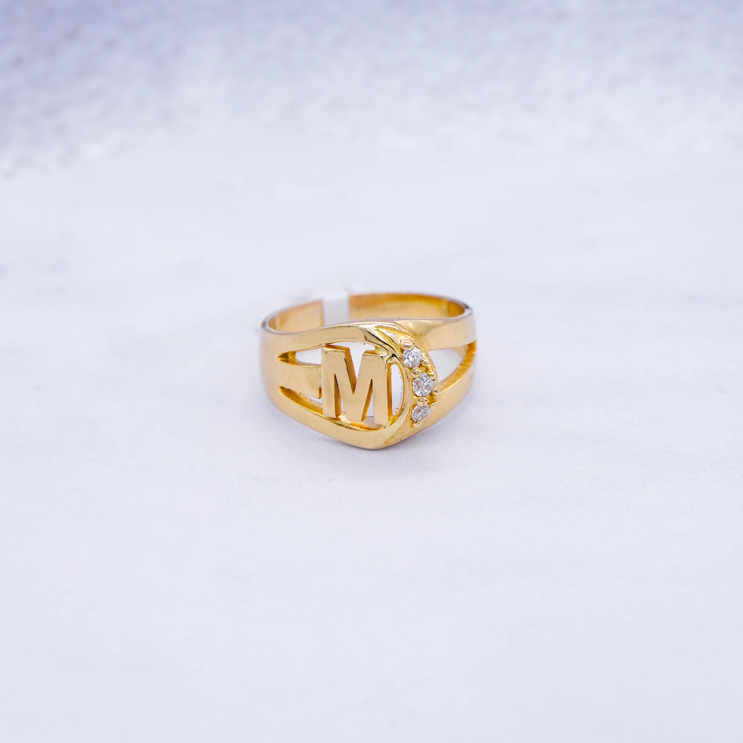 1871836.webp ANILLO DE GRADO LETRA M 18K - Image 1