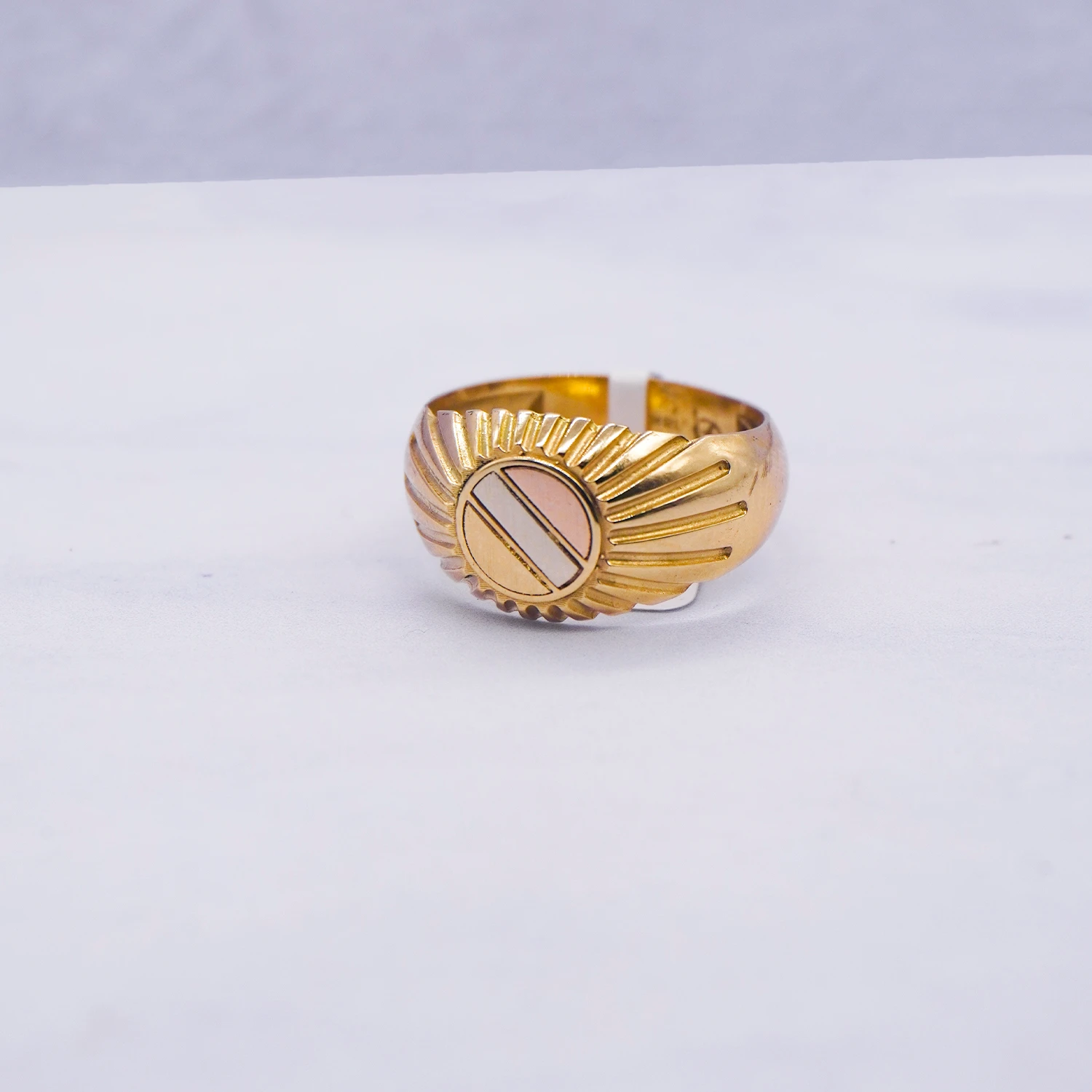 1871892.webp ANILLO PARA HOMBRE TRES OROS DIAMANTADOS ORO 18K - Image 1