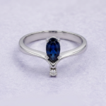 ANILLO SOLITARIO PIEDRA AZUL Y BLANCA DIAMANTE ORO BLANCO 18K