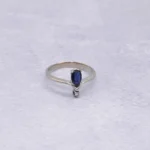 ANILLO SOLITARIO PIEDRA AZUL Y BLANCA DIAMANTE ORO BLANCO 18K