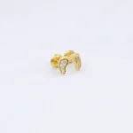 ARETES TOPOS PIES ORO 18K