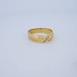 ANILLO MATRIMONIO PIEDRA ARENADO EN ORO 18 KILATES - Image 2