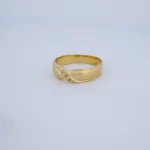 ANILLO MATRIMONIO PIEDRA ARENADO EN ORO 18 KILATES - Image 3