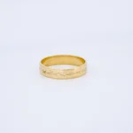 ANILLO DE BODA MARCADOEN ORO 18 KILATES