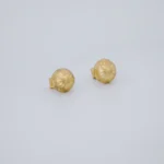 ARETES TOPOS MEDIA BOLA DIAMANTADA EN ORO 18 KILATES