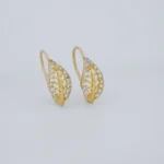 ARETES CORTOS HOJAS EN ORO 18 KILATES