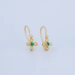 ARETES CORTOS FLOR EN ORO 18K