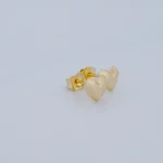 ARETES TOPOS CORAZÓN LISO EN ORO 18K