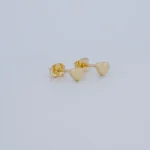 ARETES TOPOS CORAZÓN LISO EN ORO 18K
