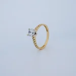 Anillo Solitario Piedra Corrugado en Oro 18 Kilates