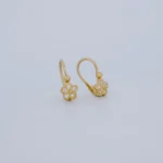 ARETES CORTOS FLOR EN ORO 18K