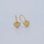 ARETES CORTOS CORAZÓN CON CIERRE DE PRESIÓN EN ORO 18K