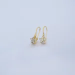 Aretes Cortos Flor Piedras en Oro 18 Kilates