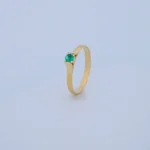 Anillo Solitario Piedra Verde en Oro 18 Kilates