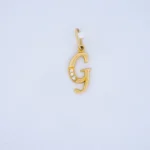 DIJE LETRA G LISA CON PIEDRAS EN ORO 18K