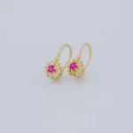 Aretes Cortos Flor Piedras Oro en Oro 18 Kilates