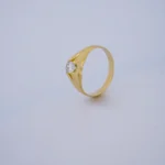 Anillo para Hombre Piedra Blanca en Oro 18 Kilates