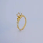 Anillo Solitario Piedras Blancas en Oro 18 Kilates