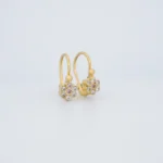 Aretes Cortos Flor Oro en Oro 18 Kilates