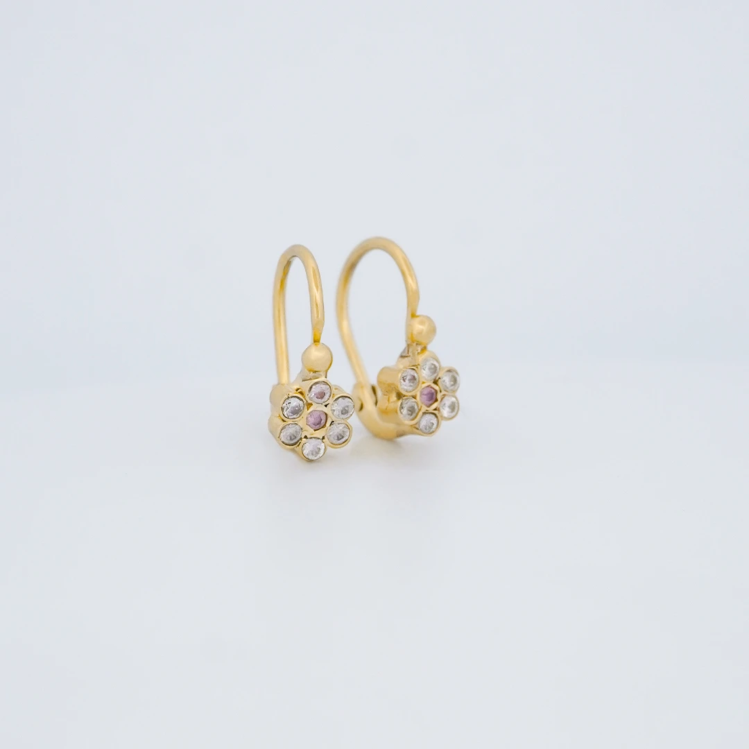 1634757.webp Aretes Cortos Flor Oro en Oro 18 Kilates - Image 1