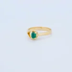 Anillo para Dama Calado Piedra Verde en Oro 18 Kilates