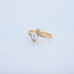 Anillo para Dama Solitario Cruzado en Oro 18 Kilates