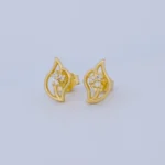 ARETES TOPOS HOJA CALADA CON PIEDRAS EN ORO 18K