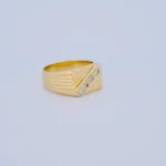 Anillo para Hombre Corrugado Piedras en Oro 18 Kilates